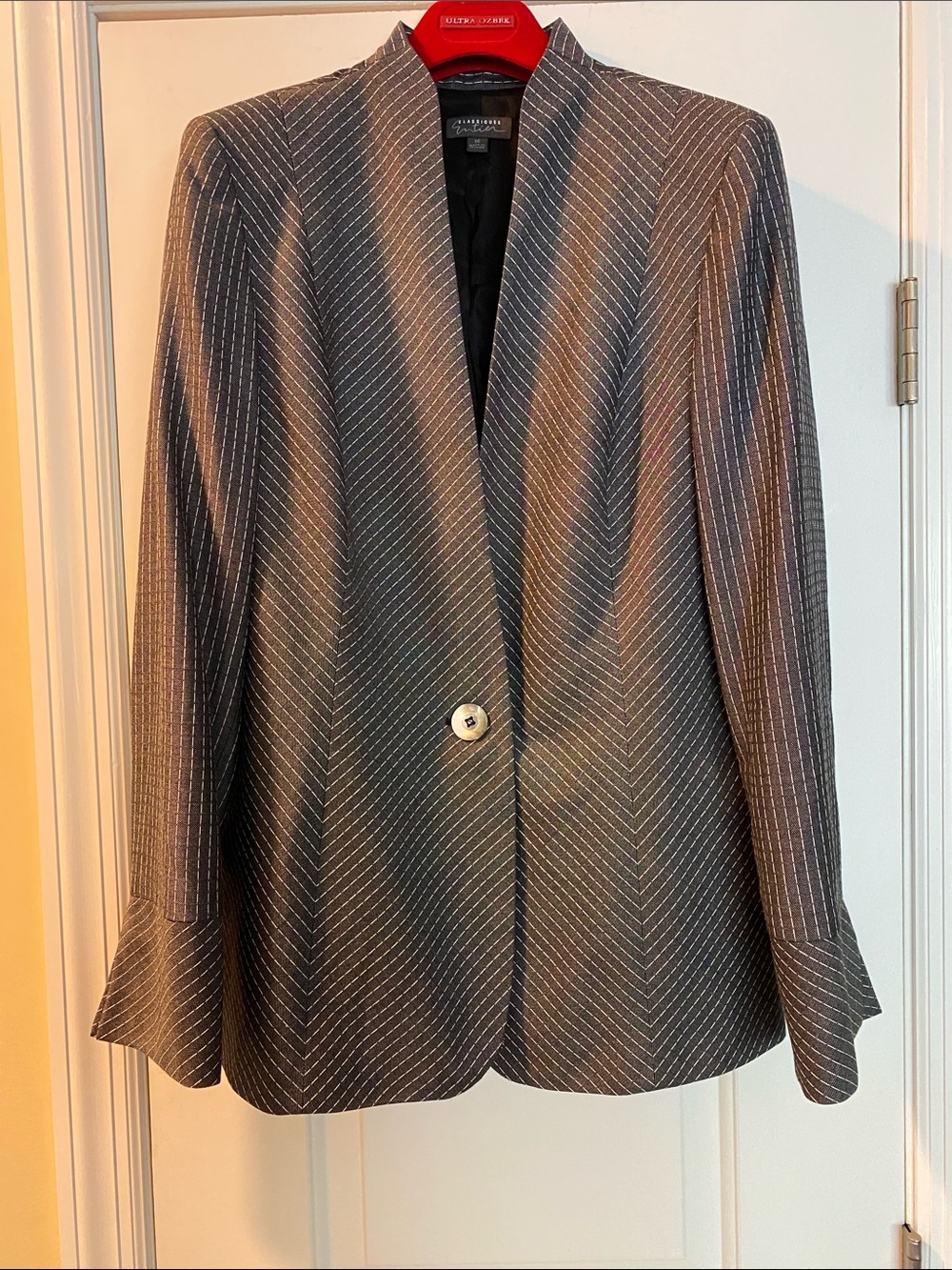 Classiques Entier Wool Silk Stretch Stunning Pinstriped Jacket Pearl Button NWOT